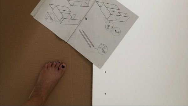 Montar móveis e escrever é quase a mesma coisa